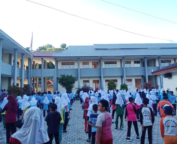 Memperingati Hari Anak Nasiona, SMP Negeri 1 Buru ikut serta Live Streaming "Senam Anak Indonesia Hebat"