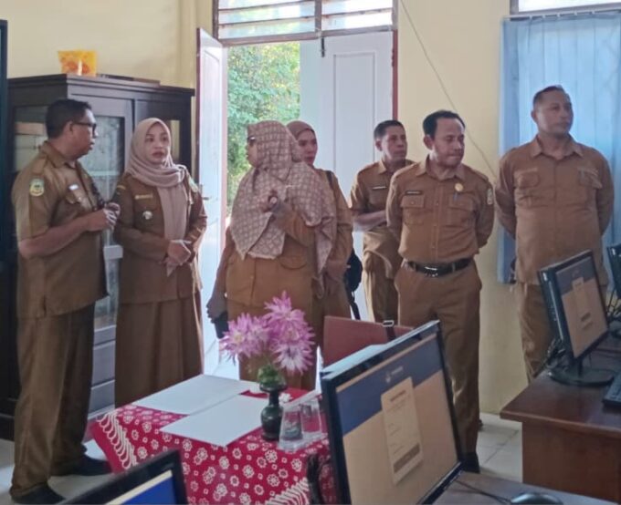 Pelaksanaan Tes Kemampuan Akademik (TKA) di SMP Negeri 1 Buru Dipantau Langsung Tim Pemantau Pelaksanaan.