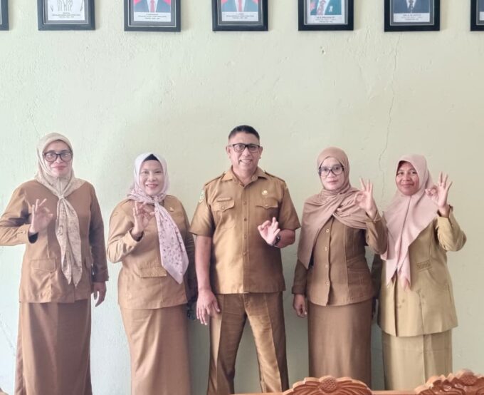 Perwakilan Dinas Pendidikan Kabupaten Buru Tinjau Langsung Pelaksanaan Ujian di SMP Negeri 1 Buru