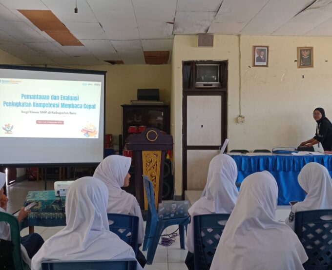 Balai Bahasa Provinsi Maluku, Badan Pengembangan dan Pembinaan Bahasa, dan Kementerian Pendidikan dan Kebudayaan Melaksanakan Pemantauan dan Evaluasi Kompetensi Membaca Cepat Siswa SMP Negeri 1 Buru